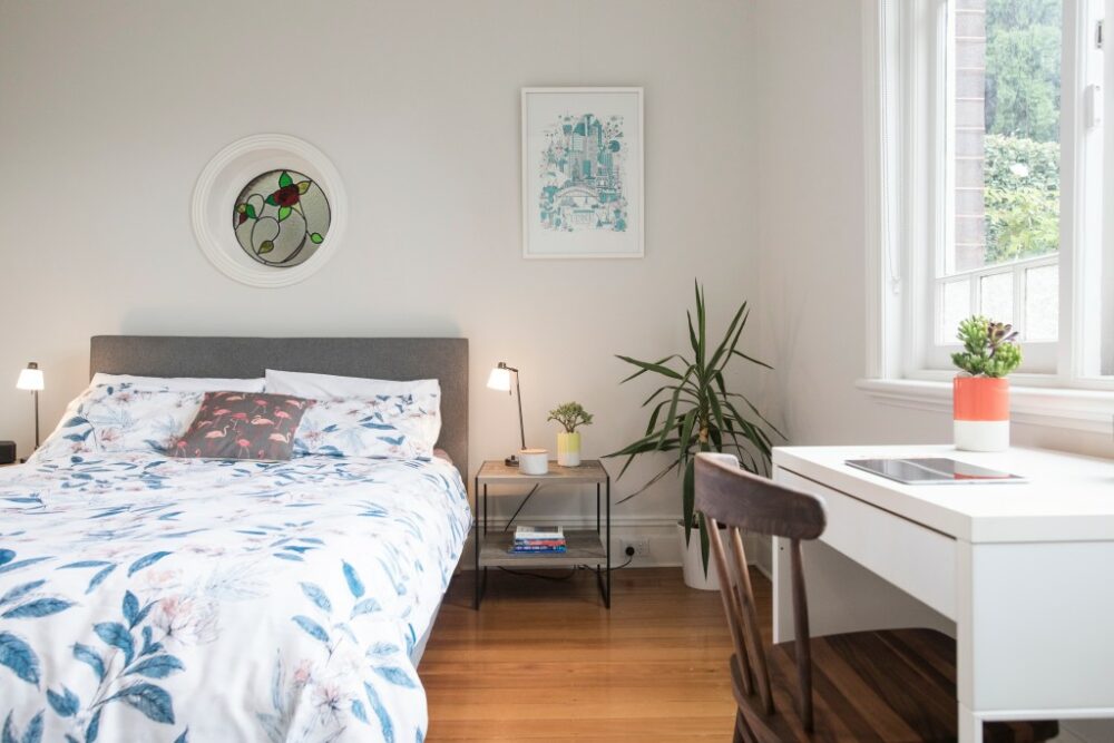 Comment organiser votre chambre pour en faire un endroit pour se détendre