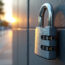découvrez notre cadenas innovant doté d'un mécanisme anti-crochetage breveté, conçu pour offrir une protection optimale et renforcer la sécurité de vos biens.