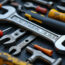 découvrez les avantages d’une clé plate réversible pour optimiser votre boîte à outils : praticité, polyvalence et gain de temps garantis pour tous vos travaux de bricolage.