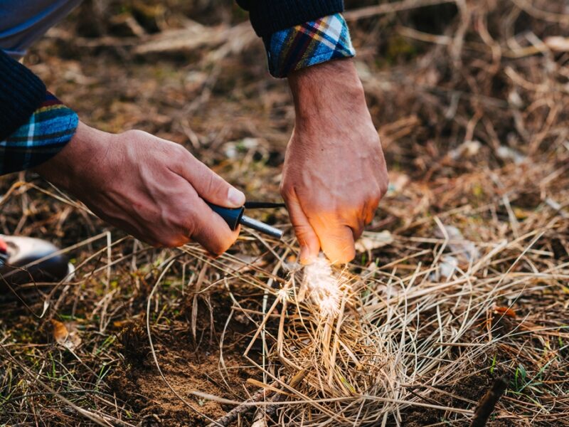Comment faire un feu : 3 façons simples d’attiser les flammes