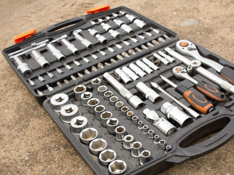 Les kits à outils pour avoir tout son matériel dans une unique mallette boite à outils