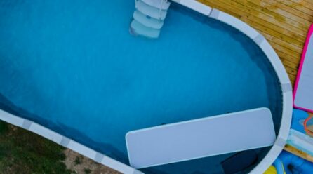 Piscines gunite vs béton projeté : quelle est la meilleure solution ?