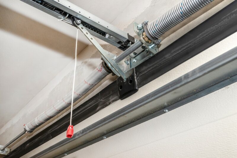 5 façons de remplacer vos ressorts de porte de garage