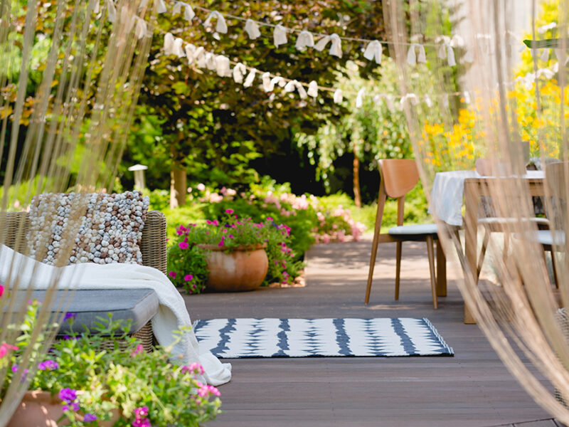 Les tabourets de jardin en céramique peuvent être utilisés à l’extérieur