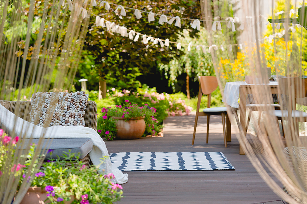 Les tabourets de jardin en céramique peuvent être utilisés à l’extérieur