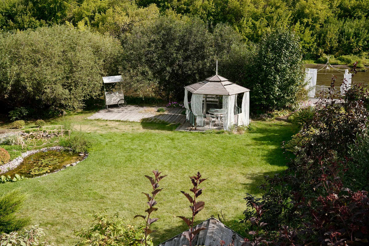 Comment l’entretenir sa tonnelle de jardin et la préserver pour une longue durée de vie ?