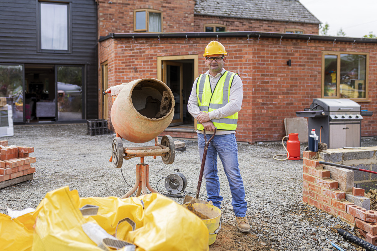 Augmentation de la valeur d’un bien immobilier : quels travaux extérieurs nécessitent une autorisation ?