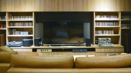 TV : 7 façons astucieuses de dissimuler votre téléviseur à écran plat